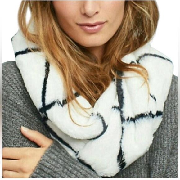 ANTHROPOLOGIE Black White Sleeping On Snow Infinity Scarf Fuzzy Cozy Check Plaid - Picture 2 of 11